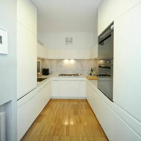 Urban District - Isola Exclusive 1br Apartamento